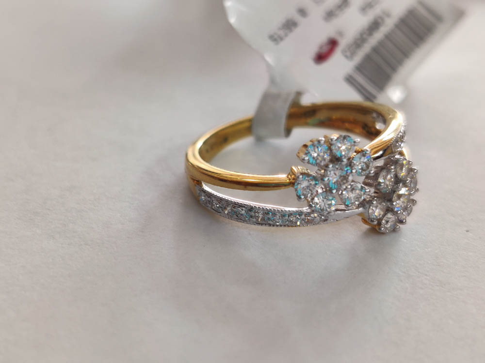 Ladies diamond ring 11